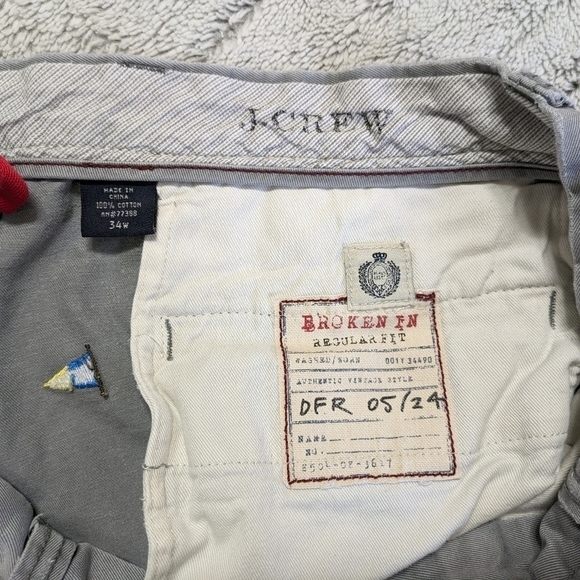 J. Crew Shorts Men's 34 Gray Embroidered Flags Broken In Regular Fit Rolled Cuff - Picture 2 of 7